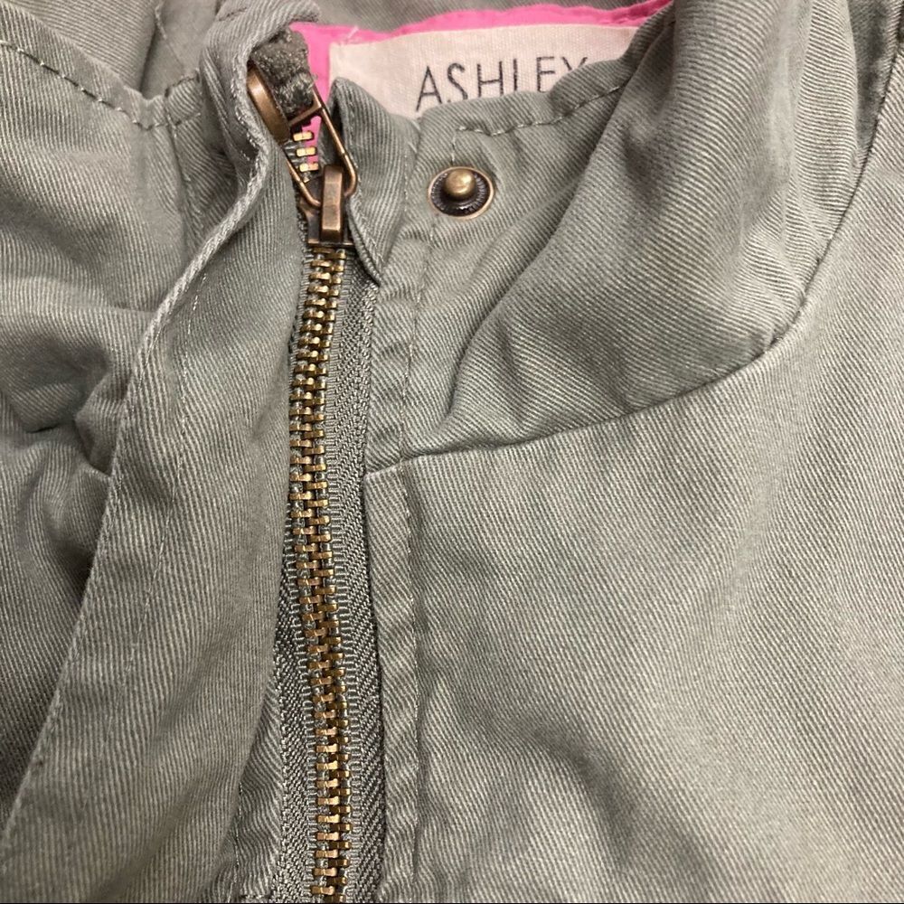 ASHLEY OUTERWEAR Women’s Army Green Vest‎ Size Medium  Zipper Closure - Picture 8 of 9